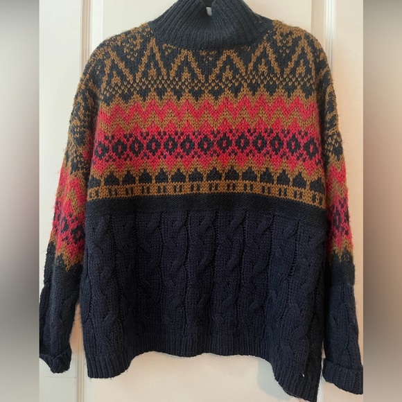 John & Jenn Sweater Small - Picture 5 of 5